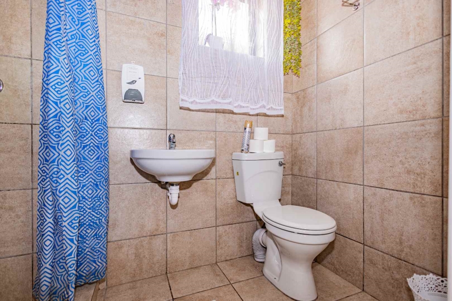 To Let 1 Bedroom Property for Rent in Oakdale Western Cape